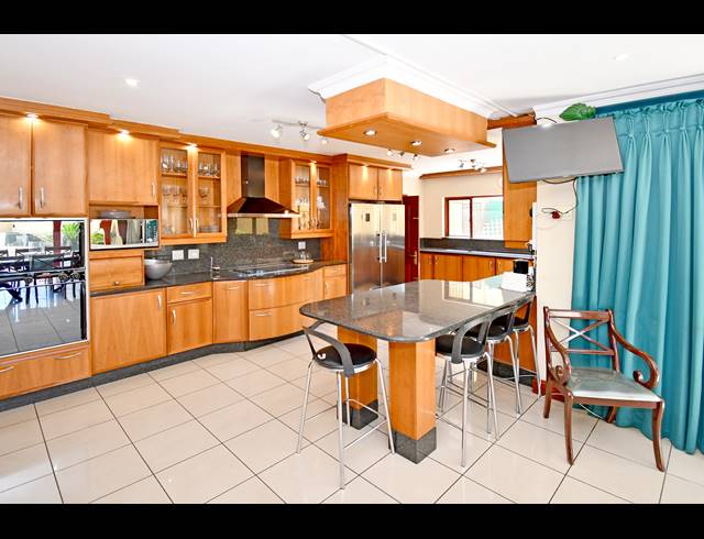 6 BEDROOM HOUSE FOR SALE IN CROWN NORTH